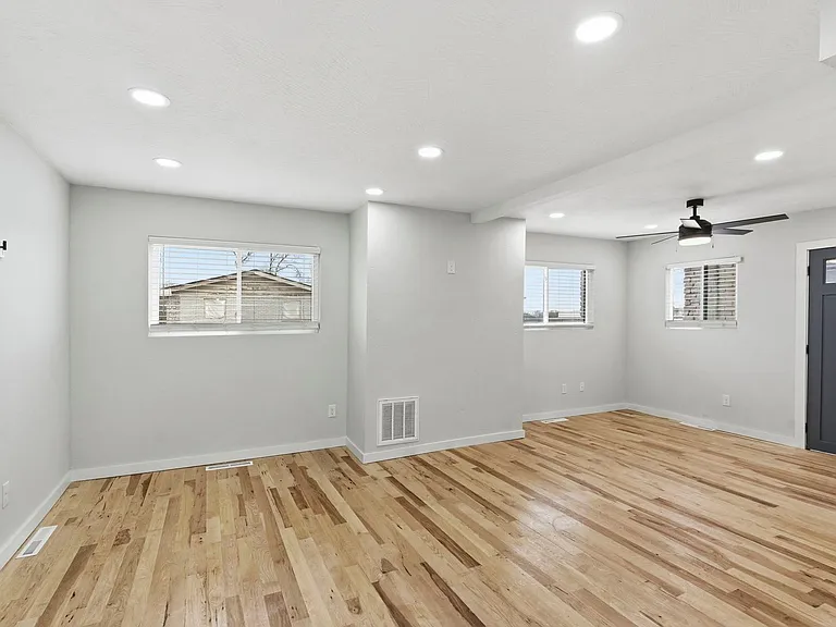 2831 E University St — Photo 13
