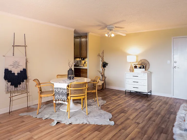 Irving Heights Apartments — Photo 48