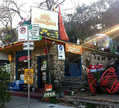 Walk to Juiceland and other restaurants on Barton Springs Rd.