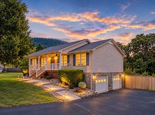 5822 Fieldview Dr, Roanoke, VA 24019