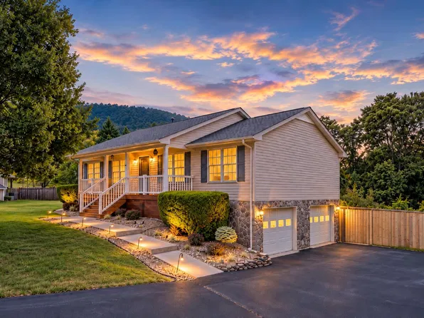 5822 Fieldview Dr, Roanoke, VA 24019