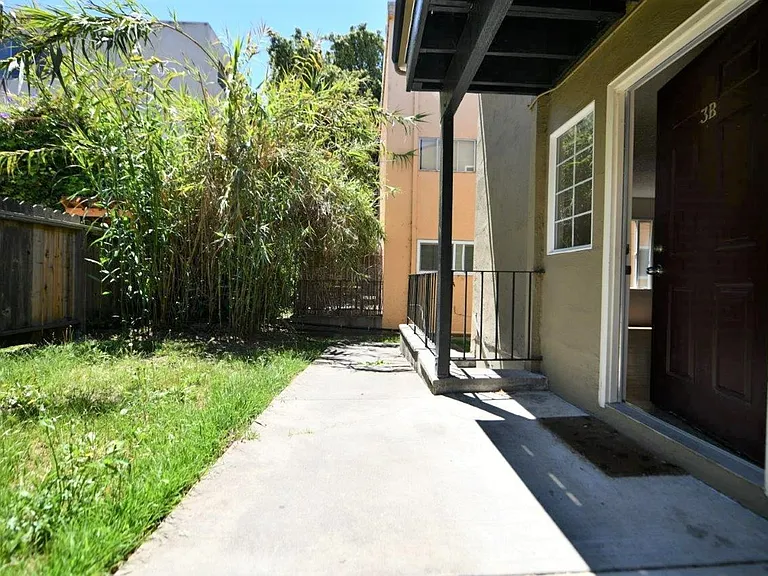 2535 Ellsworth St — Photo 3