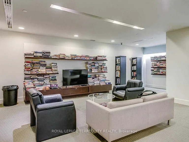 218 Queens Quay W #2605 — Photo 24