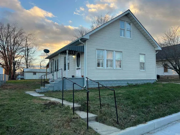 211 W 11th St, Bicknell, IN 47512
