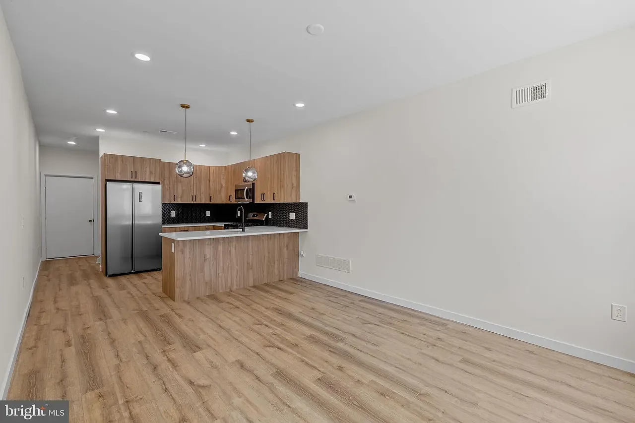 3 bed, 1850 sqft, $2,700 — Photo 2