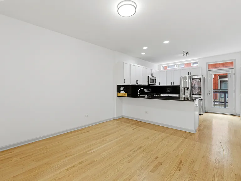 16 S Aberdeen St — Photo 12