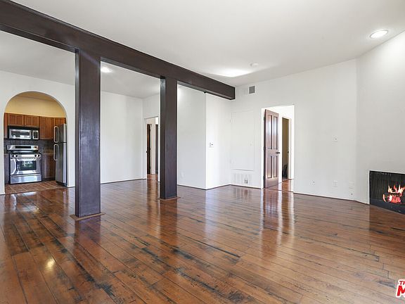 2nd image of 828 N Hudson Ave APT 212