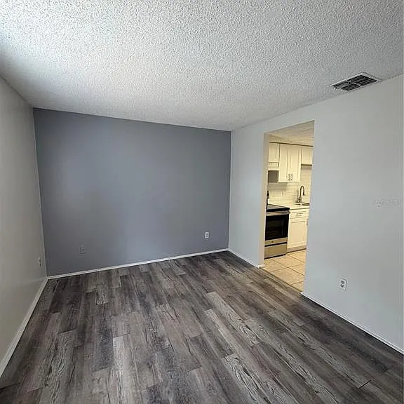 4911 Silver Oaks Vlg #F — Photo 5