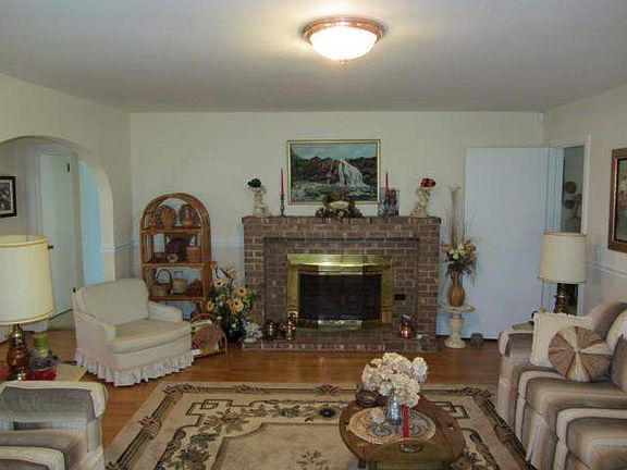 5th image of 601 S Church St