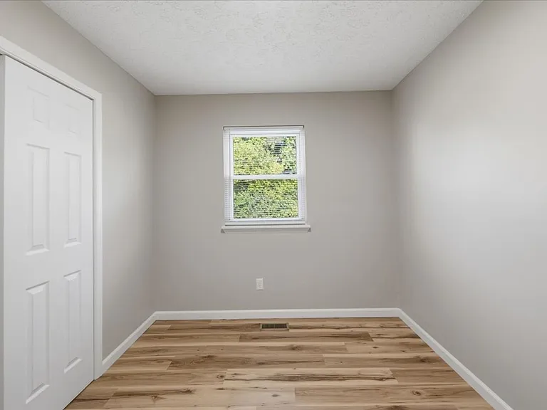 1510 S Meridian St — Photo 11