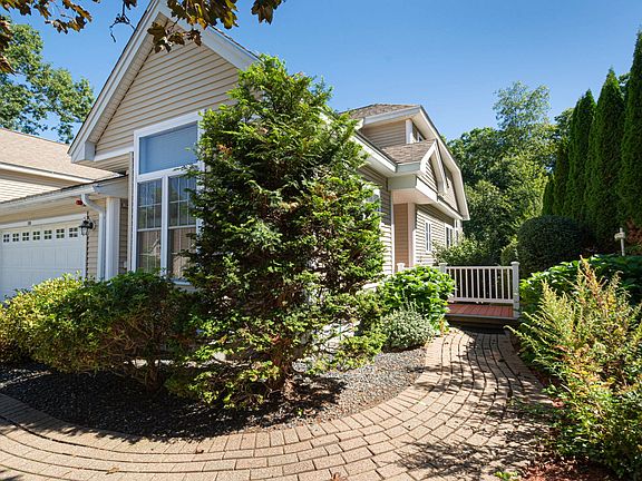 2nd image of 308 Sprucewood Ln #308