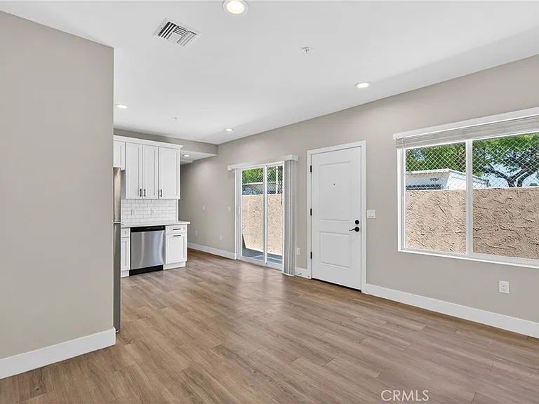 8414 Burnet Ave — Photo 6