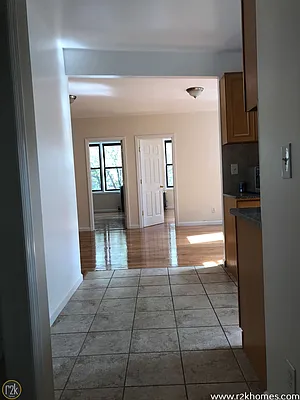 Rented by Realty 2000 Corp | media 4