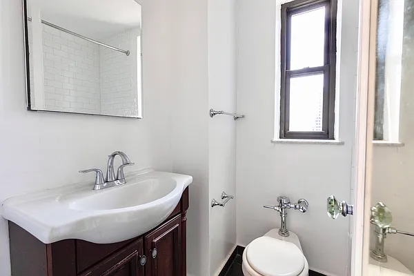 Rented by Manhattan Realty Group | media 13