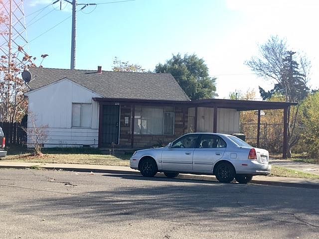 2nd image of 220 Hemlock Ave