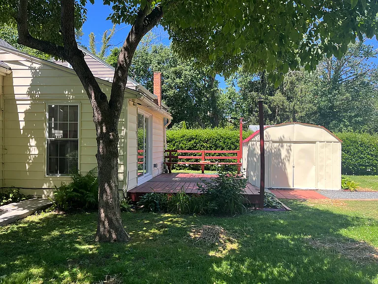 319 Linden Ave — Photo 3