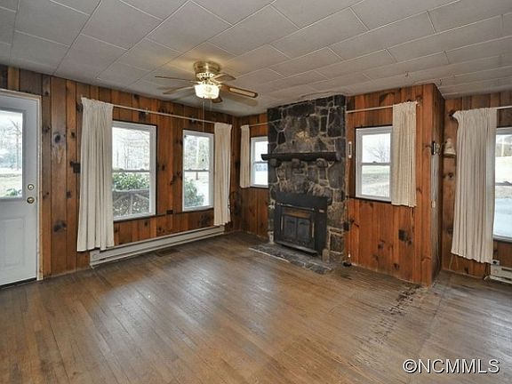 3rd image of 742 Asbury Rd