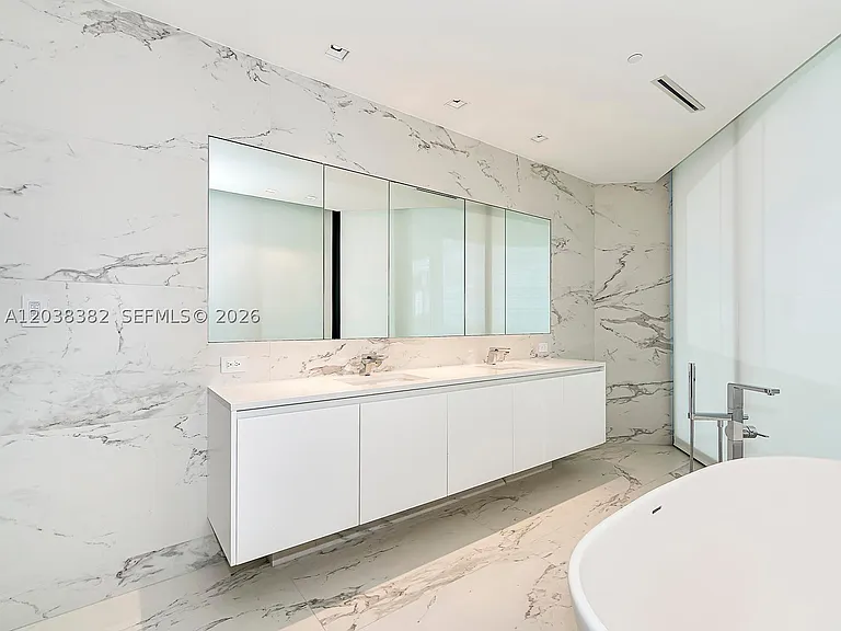 1000 Biscayne Blvd #2002 — Photo 29