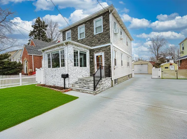 35 Barwick Street, Floral Park, NY 11001