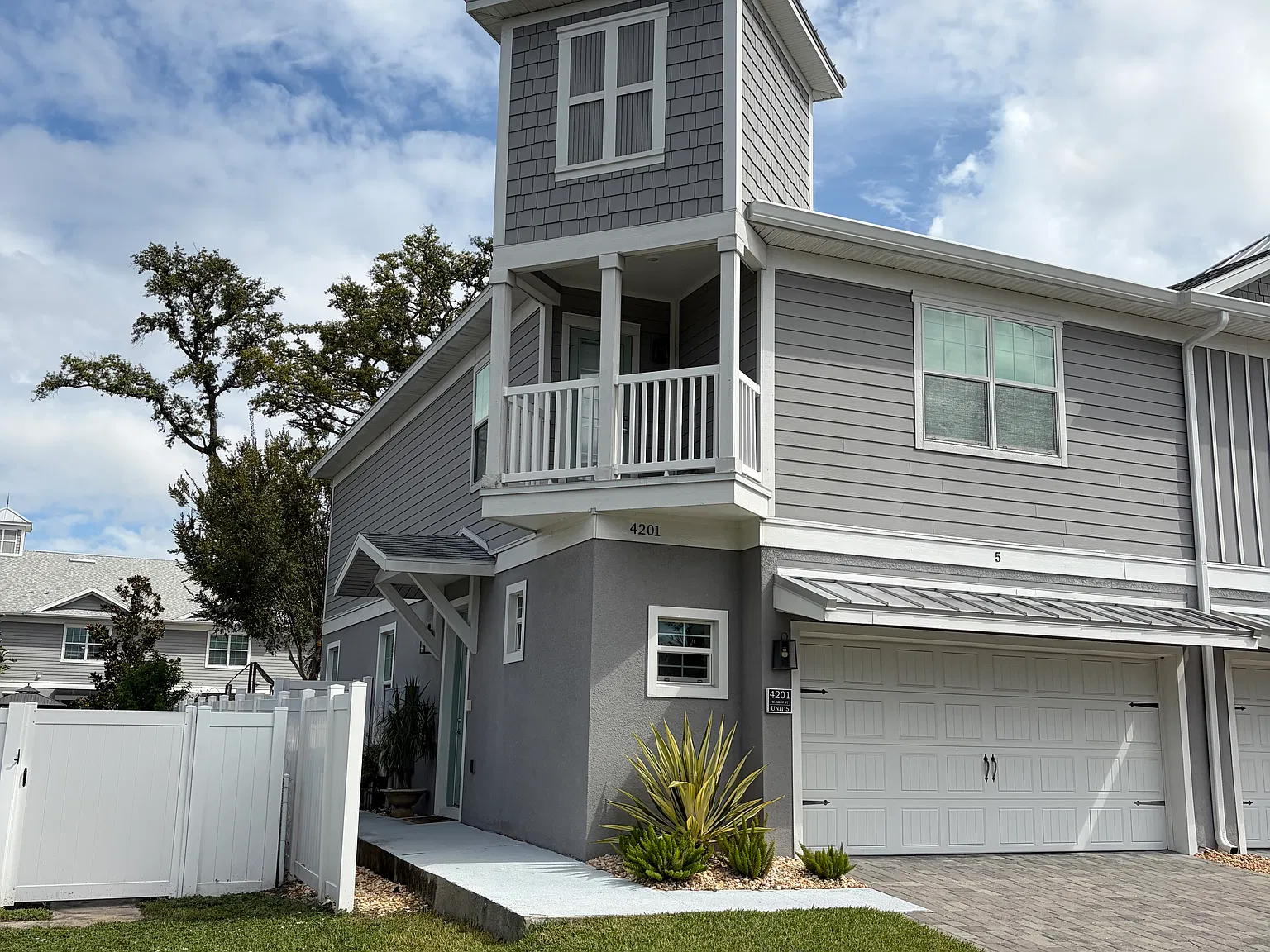 3 bed, 2.5 bath, 1816 sqft, $4,200 — Photo 1