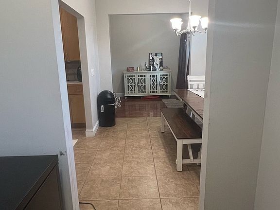 3rd image of 125 Trailwood Rd