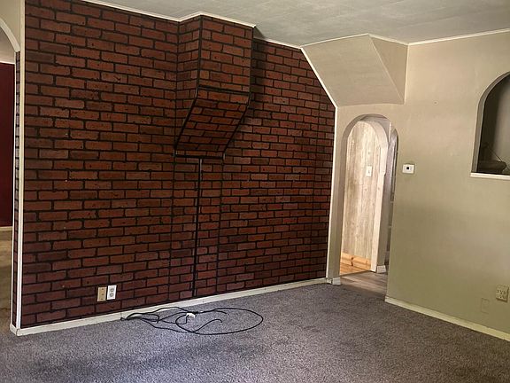 4th image of 527 W Maple St