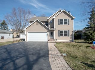 5812 Greenview Rd, Oakwood Hills, IL 60013