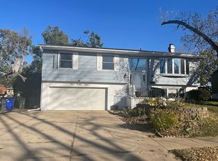 159 32nd St NW, Cedar Rapids, IA 52405