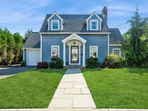 6 Arms Avenue, Merrick, NY 11566