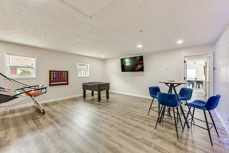 3 bed, 1254 sqft, $2,300 — Photo 2