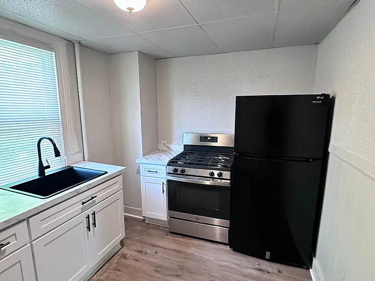 587 W Princess Street - NWA — Photo 9