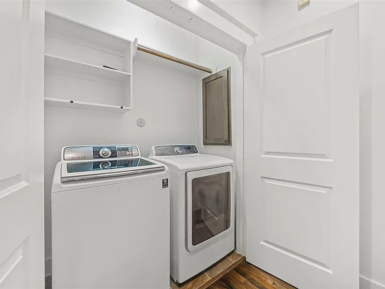 1115 W 15th St — Photo 17