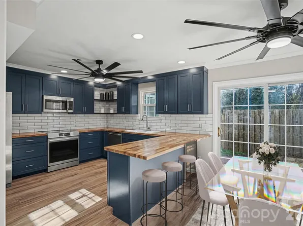 6041 Heath Valley Rd, Charlotte, NC 28210