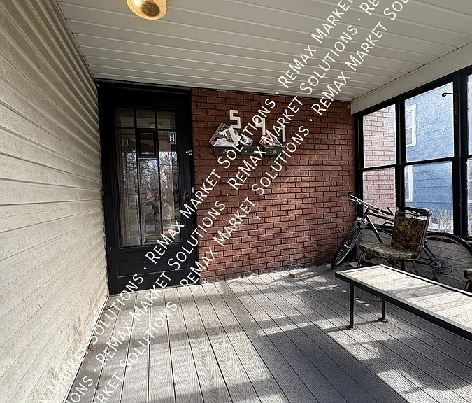 541 Park Ave — Photo 2