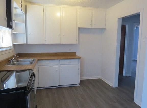 3rd image of 4934 Nell St
