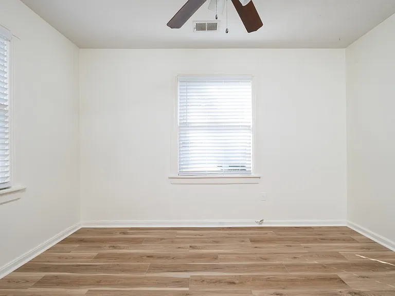 1808 Iris St — Photo 8