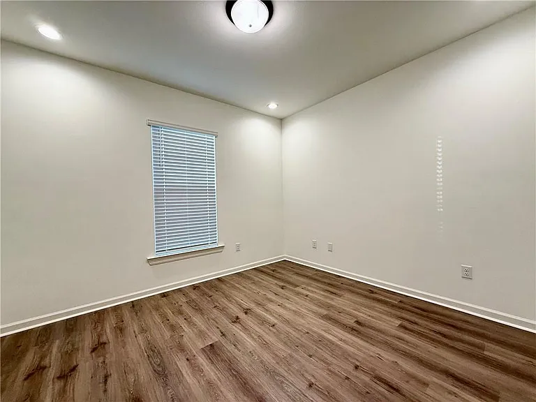 44236 Joe Louis Dr — Photo 12