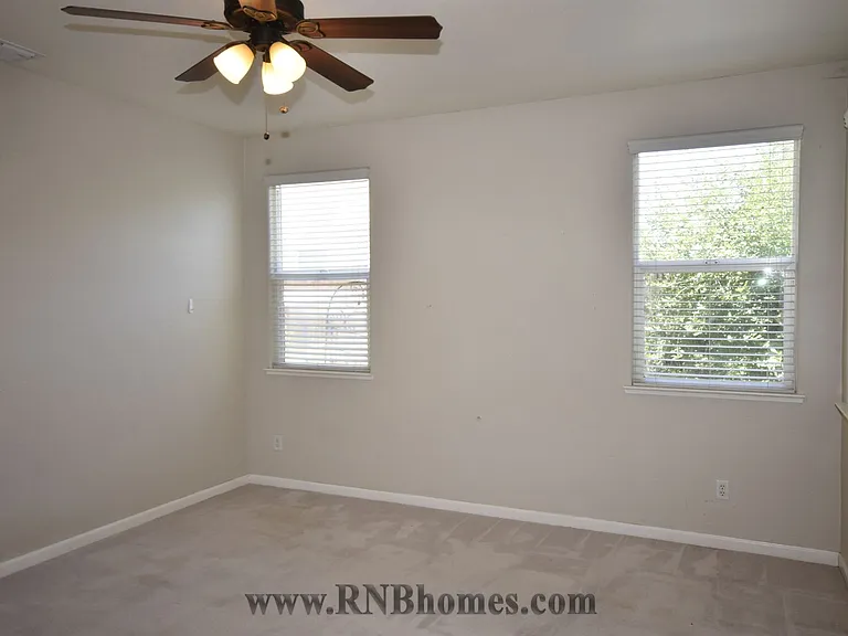 133 Marinette Ct — Photo 14