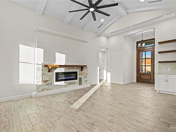 3rd image of 706 La Laguna Rd