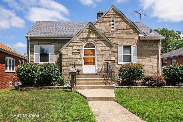 1st image of 18135 Oakwood Ave