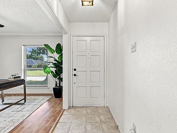 2nd image of 2517 Lawnview Dr