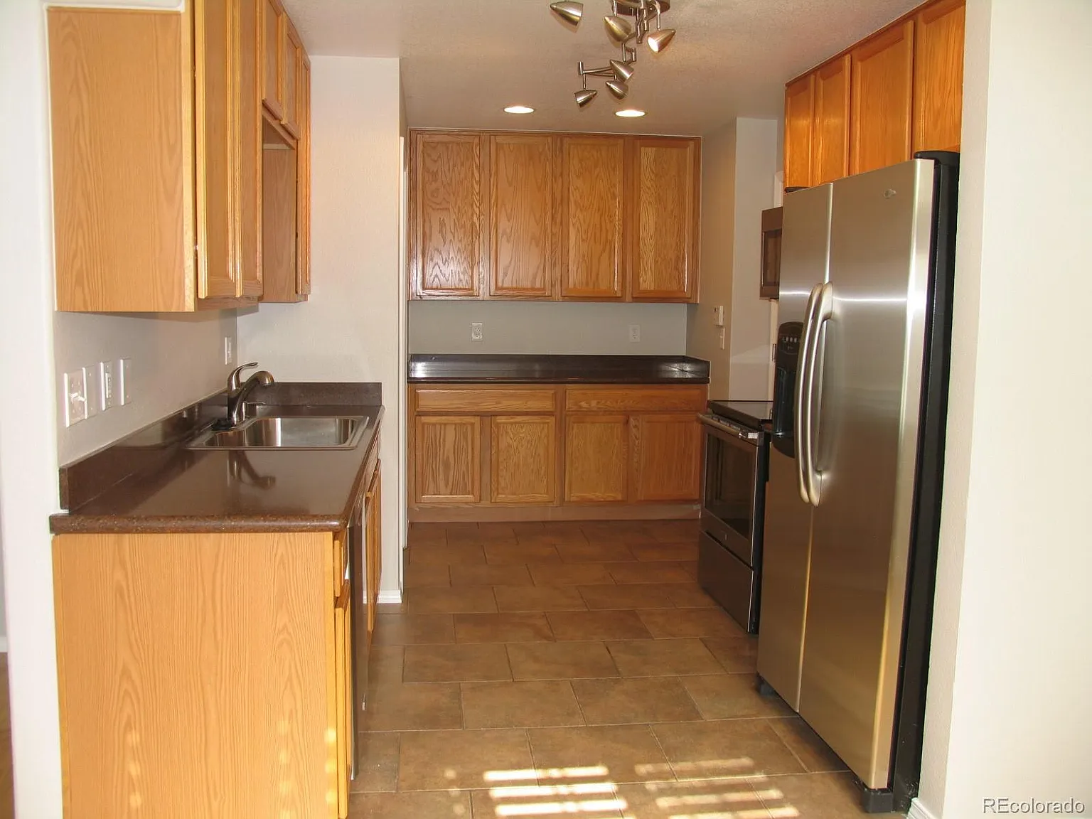 2 bed, 2.5 bath, 1325 sqft, $2,550 — Photo 4