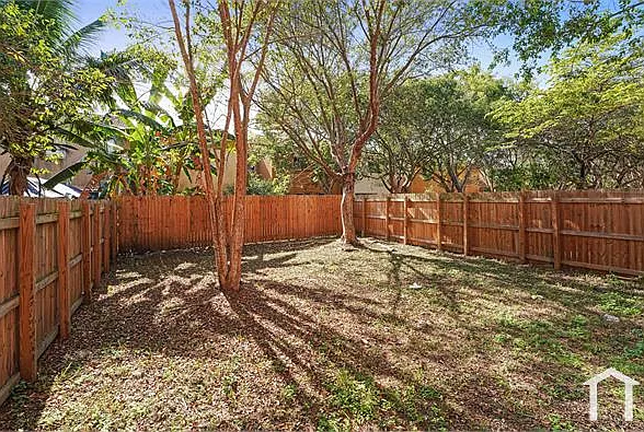 631 SW 10th St — Photo 12
