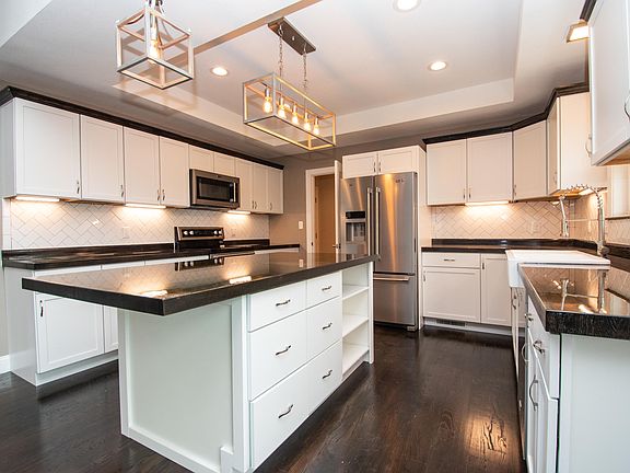 4th image of 130 Lindenwood Pl