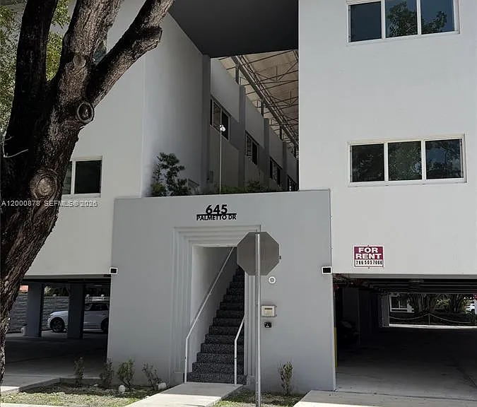 645 Palmetto Dr #12 — Photo 2