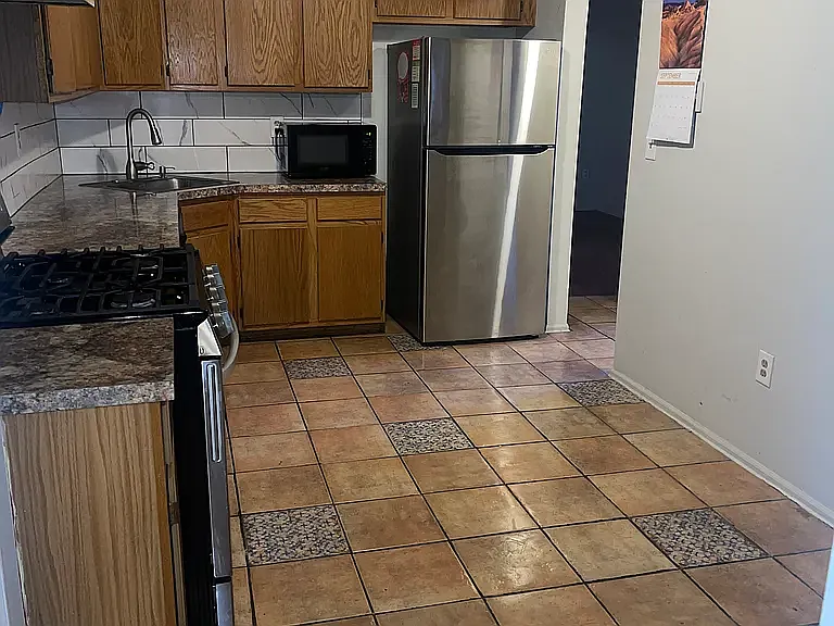 407 Plymouth Rd #407 — Photo 1
