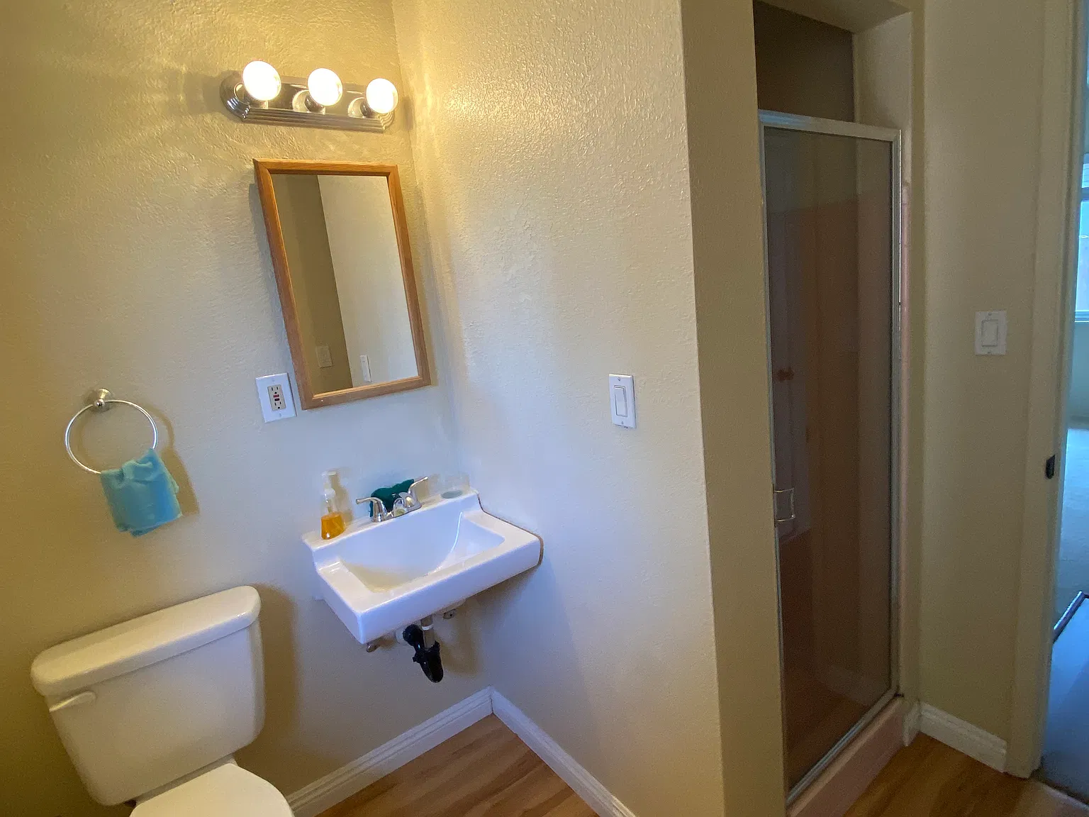 1216 N Fenimore Ave — Photo 3
