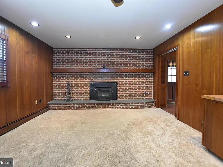 53 Odaniel Ave — Photo 9