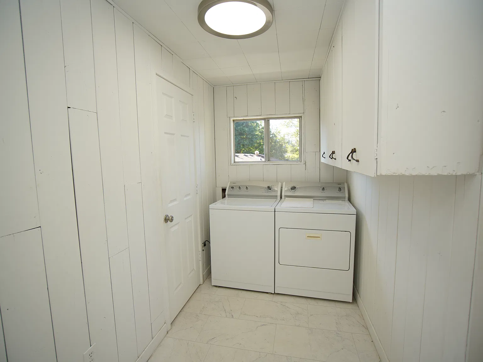 3 bed, 920 sqft, $3,300 — Photo 2