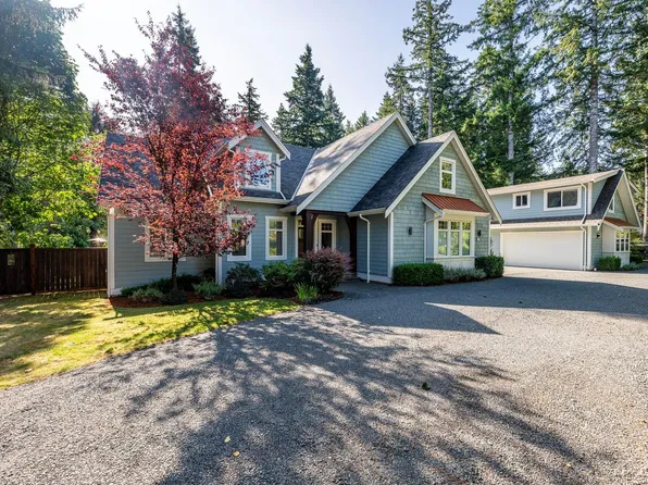 2377/2379 Barbara Rd, Comox Valley, BC V9J 1L9